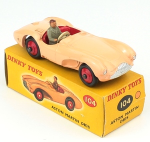 Dinky 104 aston martin db3s yy9