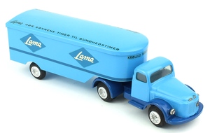 Tekno 435 lama international transport truck yy33