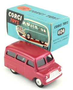 Corgi 404 bedford dormobile personnel carrier yy227