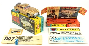 Corgi 261 james bond aston martin yy239