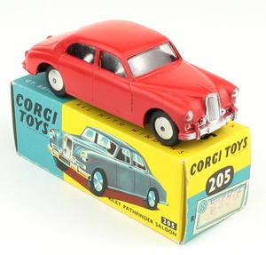 Corgi toys 205 riley pathfinder saloon yy674