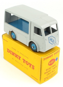 Dinky toys 491 ncb van yy778