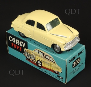 Corgi toys 203 vauxhall velox saloon zz578