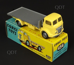 Corgi toys 454 commer platform lorry zz601