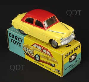 Corgi toys 203 vauxhall velox saloon zz622