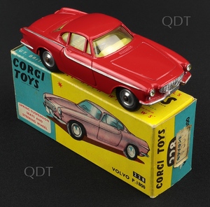 Corgi toys 228 volvo p1800 aa3