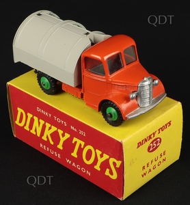 Dinky toys 252 bedford refuse wagon aa286