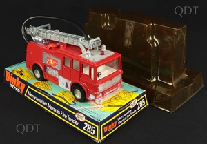 Dinjy touys 285 merryweather marquis fire engine j590