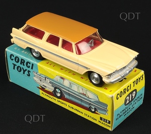 Corgi toys 219 plymouth sports suburban station wagon aa761