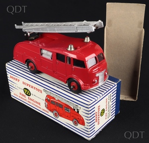 Dinky toys 955 commer fire engine bb680