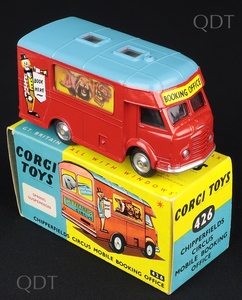 Corgi toys 426 chipperfields circus mobile booking office cc6