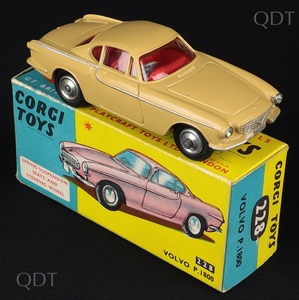 Corgi toys 228 volvo p1800 cc83