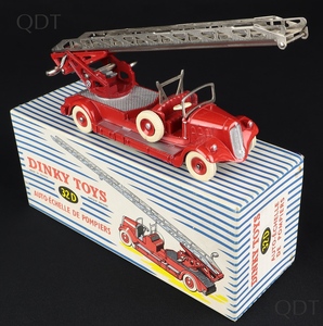 French dinky toys 32d fire engine delahaye bb688