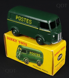 French dinky toys 25bv peugeot post van dd283 front