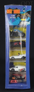 Corgi junior reeves international gift set 7000 batman 5 car gift pack dd442 front