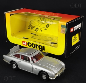 Corgi toys 271 james bond aston martin dd479 front