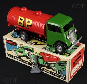 Triang minic 15m shell bp petrol tanker bb695 front