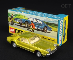 Corgi 276 oldsmobile tprnado dd625 front