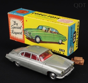 Corgi toys 238 jaguar mark x dd658 front