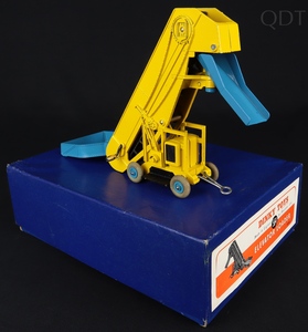 Dinky toys 564 elevator loader dd766 front