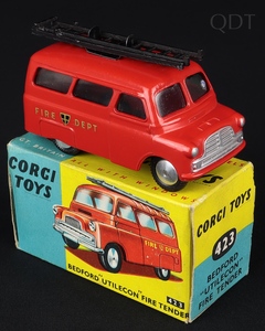 Corgi toys 423 bedford utilecon fire tender ee144 front