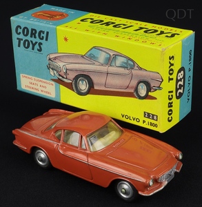 Corgi toys 228 volvo p1800 ee369 front