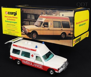 Corgi toys 406 bonna ambulance ambulans ee5220 front