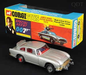 Corgi toys 270 james bond's aston martin ee654 front