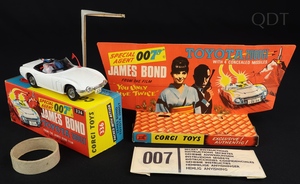 Corgi toys 336 james bond's toyota ee701 front