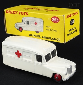 Dinky toys 253 daimler ambulance ff216 front