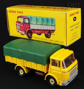 French dinky toys 584 berliet covered lorry ff234 front