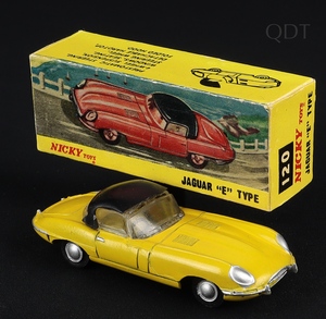 Nicky dinky toys 120 e type jaguar ff395 front