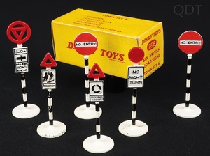 Dinky toys 768 british road signs ff489 front