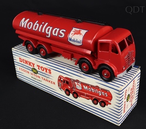 Dinky toys 941 foden 14 ton tanker mobilgas gg8 front