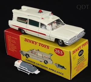 Dinky toys 263 superior criterion ambulance gg218 front