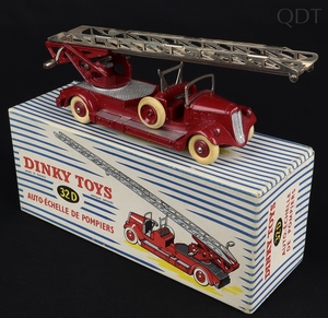 French dinky toys 32d delahaye turntable fire engine gg223 front