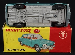 Dinky toys 135 triumph 2000 gg260 base