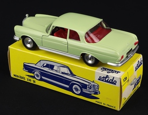 Solido models 126 mercedes 220 se gg445 back