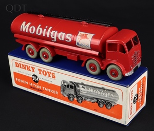 Dinky toys 504 mobilgas foden 14 ton tanker gg645 front
