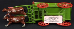 Britains models 5f farm waggon farm hand gg697 base