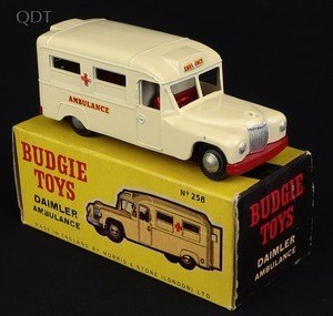 Budgie toys 258 daimler ambulance hh576 front