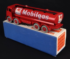 Dinky toys 504 foden tanker mobilgas hh587 back