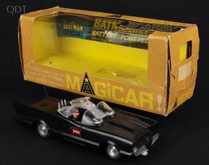 Spot on 905 magicar batmobile hh639 front