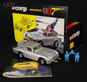 Corgi toys 271 james bond aston martin hh821 front