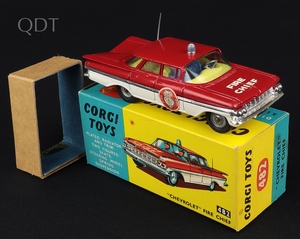 Corgi toys 482 chevrolet fire chief jj355 front