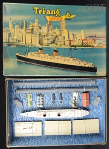 Tri ang minic m891 rms queen elizabeth presentation set jj494 front