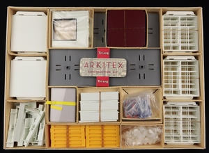 Tri ang spot on arkitex set no. 1 jj967 contents