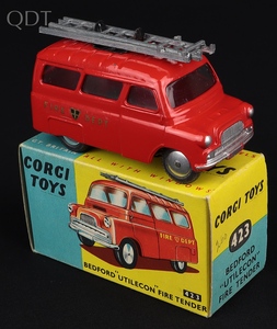 Corgi toys 423 bedford utilecon fire tender kk338 front
