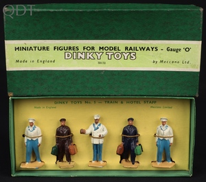 Dinky toys 5 train hotel staff kk422 front