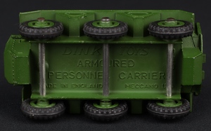Dinky toys 676 armoured personnel carrier kk424 base